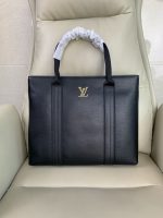 lv borsa uomo bug91.jpg