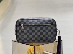 lv borsa uomo dur9t.jpg