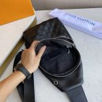 lv borsa uomo hcjwy.jpg