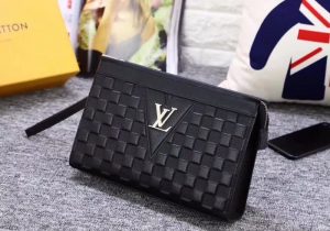 lv borsa uomo hrfaj.jpg