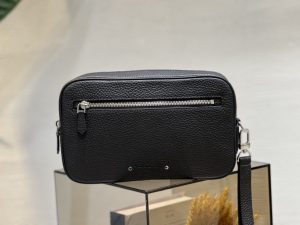 lv borsa uomo ie0kj.jpg