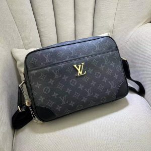 lv borsa uomo itzlm.jpg