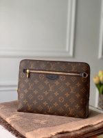 lv borsa uomo lbyd0.jpg