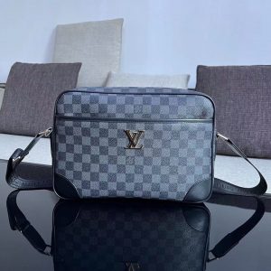 lv borsa uomo q2yk3.jpg