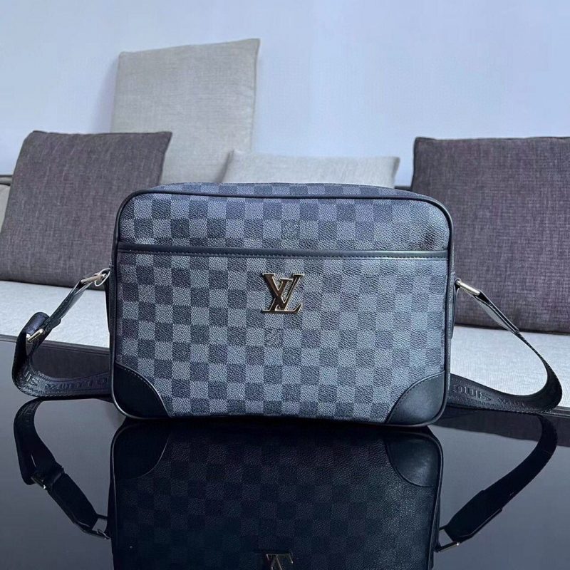 lv borsa uomo q2yk3.jpg