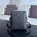 lv borsa uomo qybu8.jpg