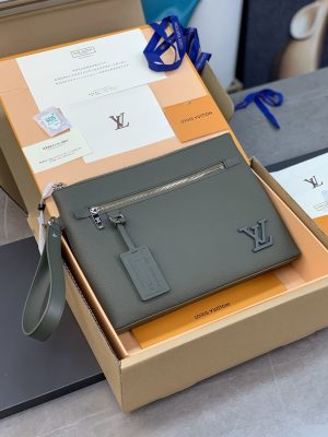 lv borsa uomo z7po2.jpg