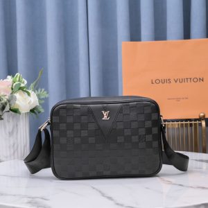 lv borsa uomo zdnkt.jpg
