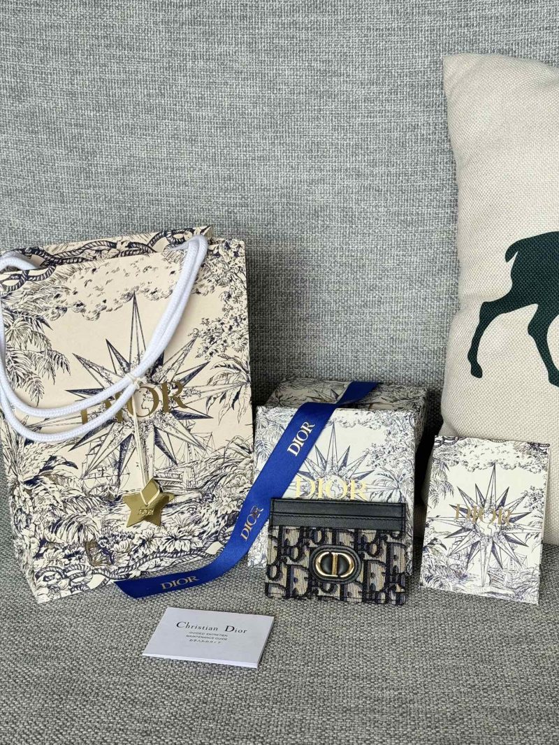 p390 30 montaigne tqupx.jpg