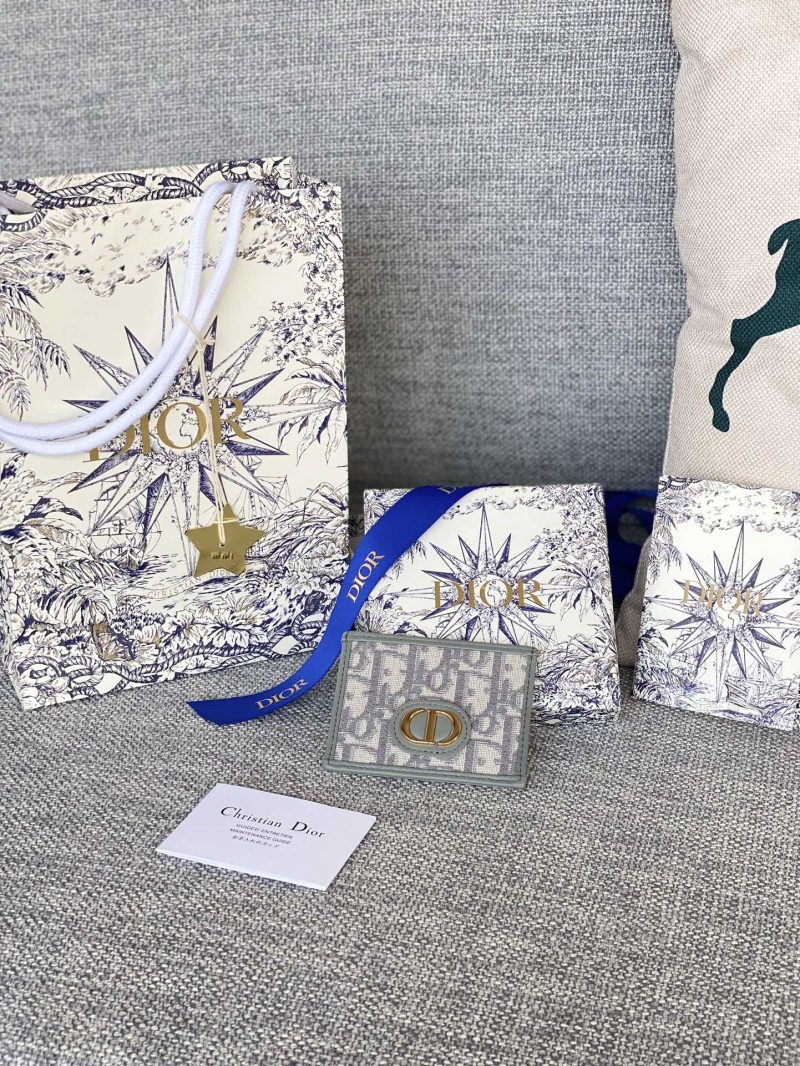 p390 30 montaigne tryea.jpg