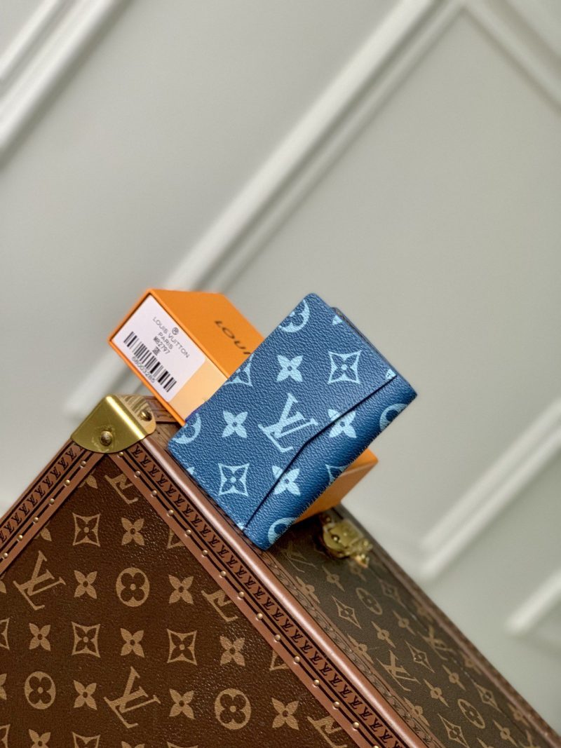 p390 m82797 qlvzp.jpg